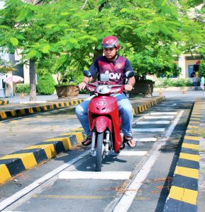 Hướng dẫn ôn thi bằng lái xe máy A1 phần lý thuyết và thực hành